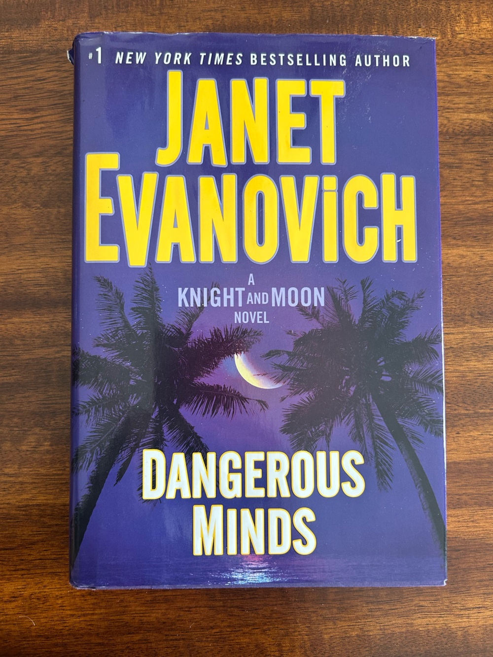 🌟 3/$30 First Edition Janet Evanovich Dangerous Minds - Hardcover